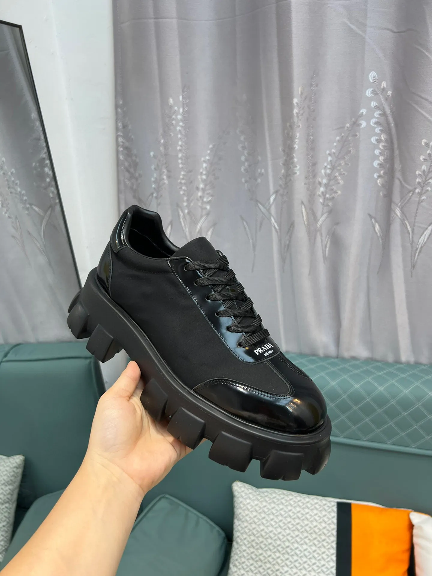 Men's shoes 💰540 Prada Latest 2025ss spring and summer catwalk series Thick-soled platform platform Casual sports shoes Couple style ☑️ Bold contrasting bright colors and fashionable combination Casual sports style design with exquisite details Classic personalized gear thick sole Increased comfort and unique modern trend style 🚩 Fabric: Cowhide ➕ Cloth Lining: Sheepskin Outsole: Original molded ultra-light foam material Sole thickness: 4.5CM Size: 35-45 (Female 40, Male 45, customized, non-returnable)